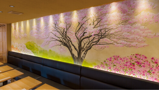 壁一面に描かれた館林の花 ツツジ