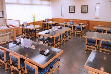 花山うどん　花やま店内