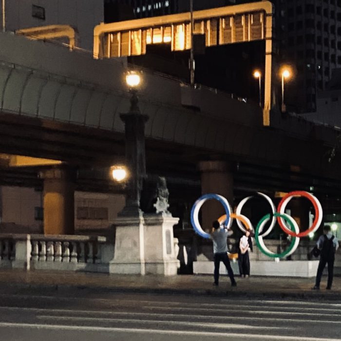 日本橋と五輪オブジェ