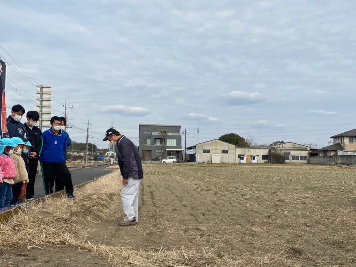 2023.02.07_百年小麦_麦踏み_麦踏みのお手本